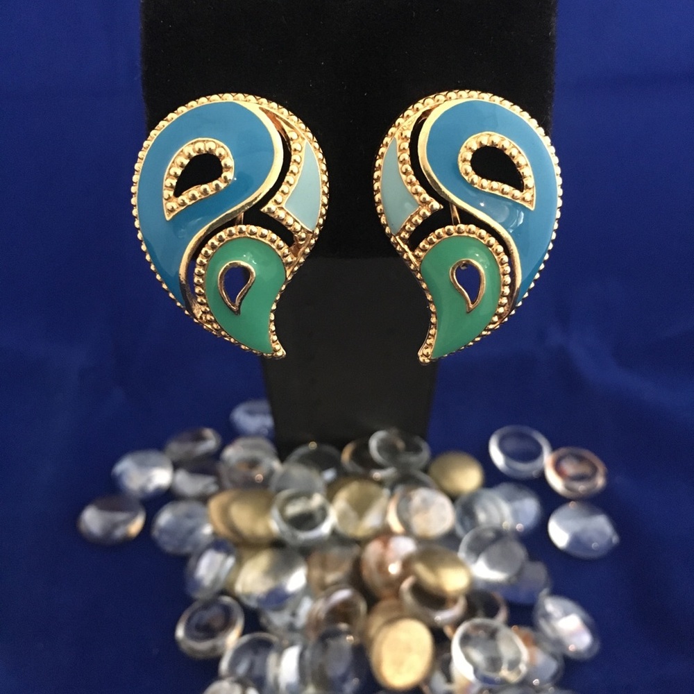 Vintage Avon “Paisley” Enameled Earrings